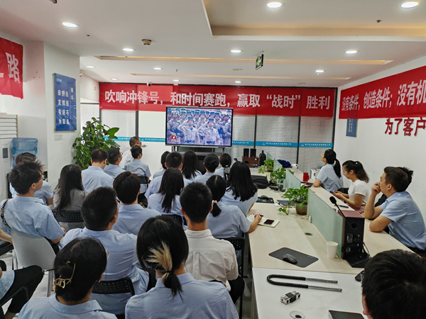 麥克威組織觀看80周年閱兵